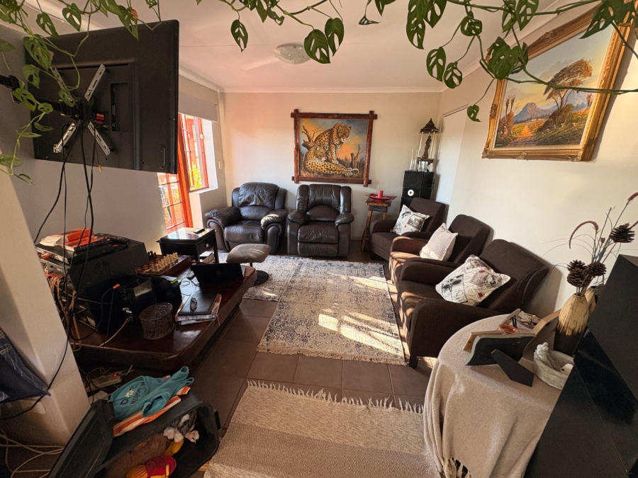 4 Bedroom Property for Sale in Fraaiuitsig Western Cape